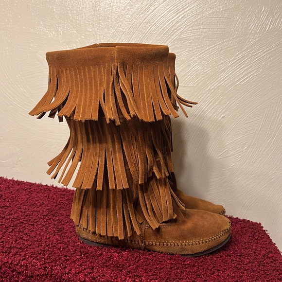 Minnetonka Womens Brown Suede 3 Layer Triple Fringe Moccasins Boots size 8 - Picture 5 of 17